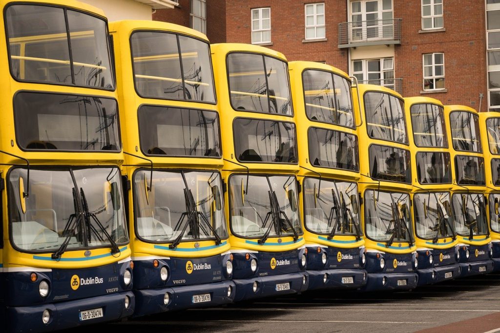 Dublin Bus, transporte na Irlanda - TuendeBede por Pixabay